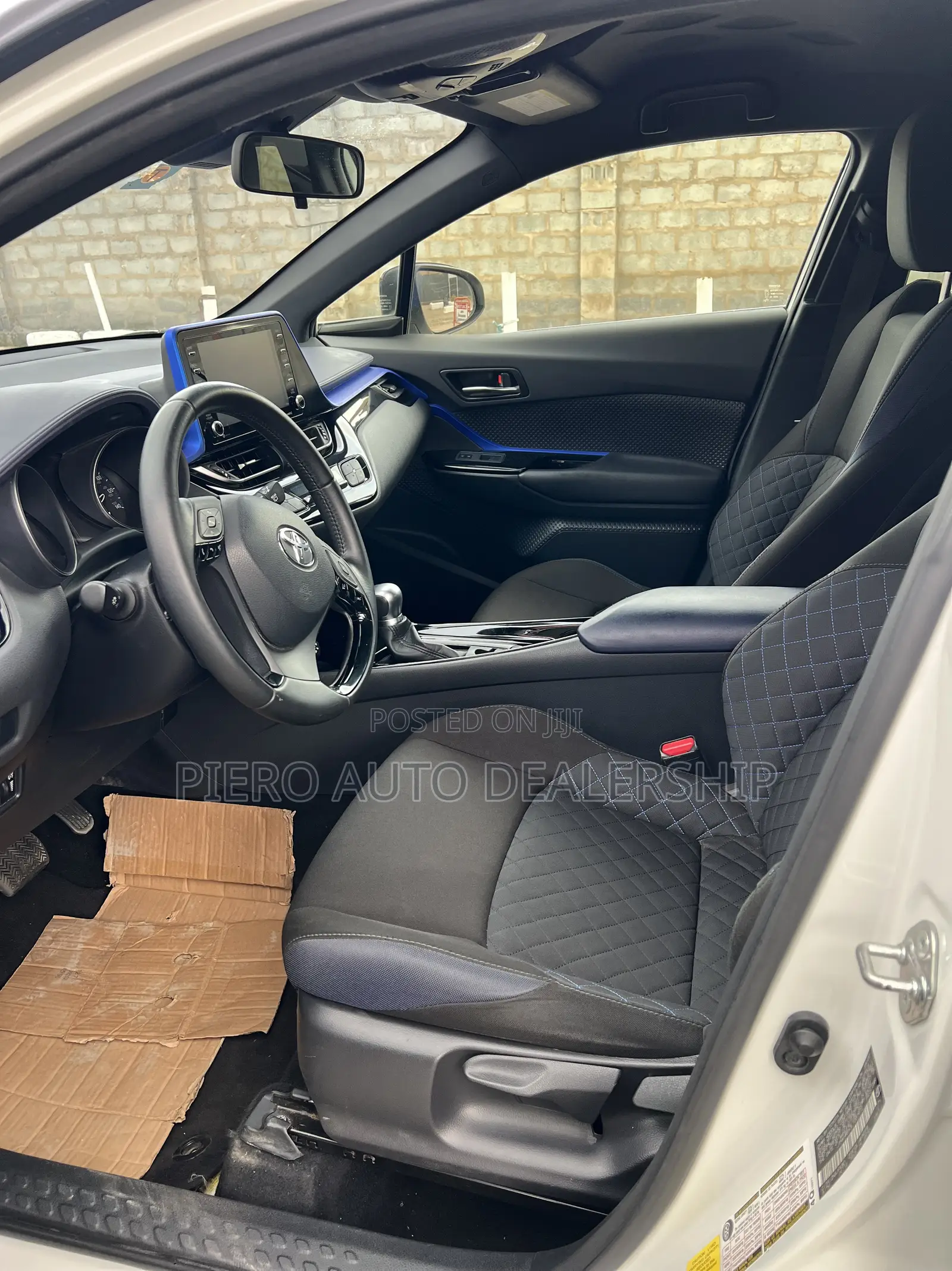 Toyota C-HR XLE FWD 2020 White