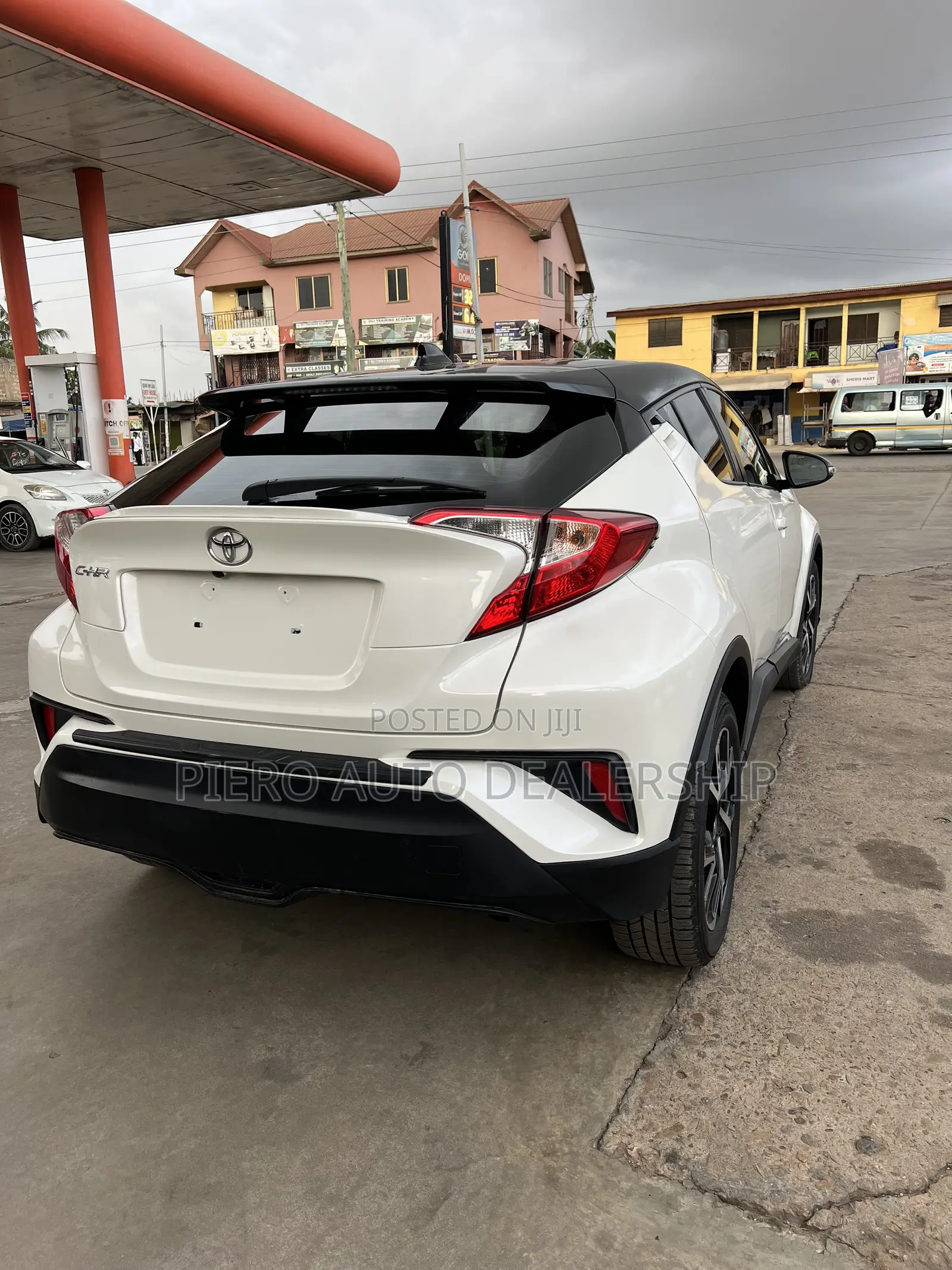 Toyota C-HR XLE FWD 2020 White