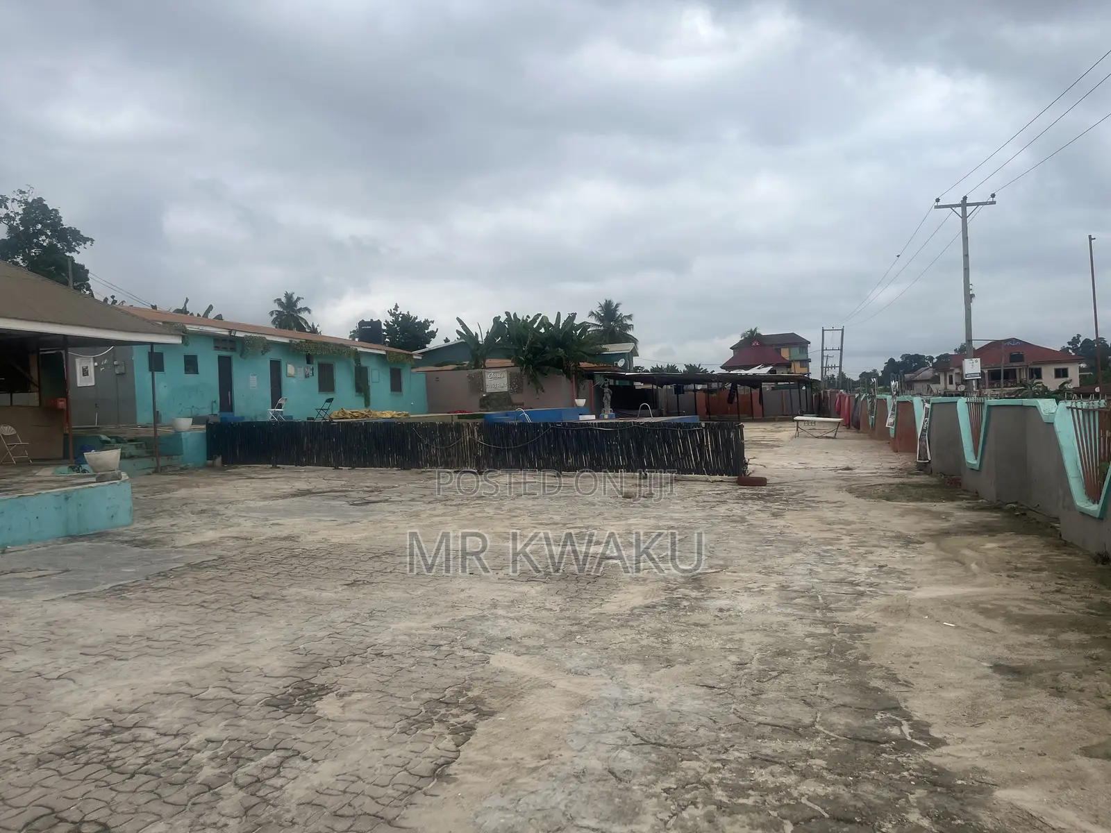 4 Large Plots to Let Is a Event Centre but Can Be Converted.
