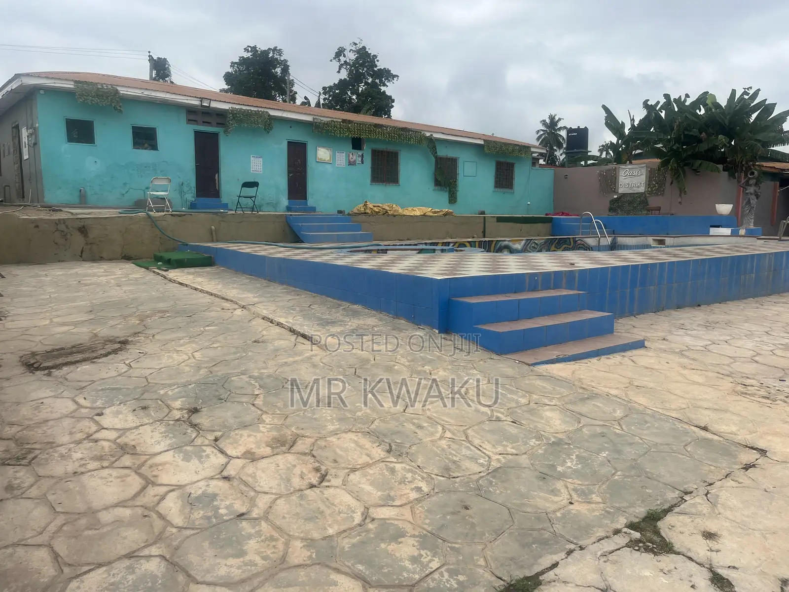 4 Large Plots to Let Is a Event Centre but Can Be Converted.