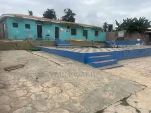 4 Large Plots to Let Is a Event Centre but Can Be Converted.