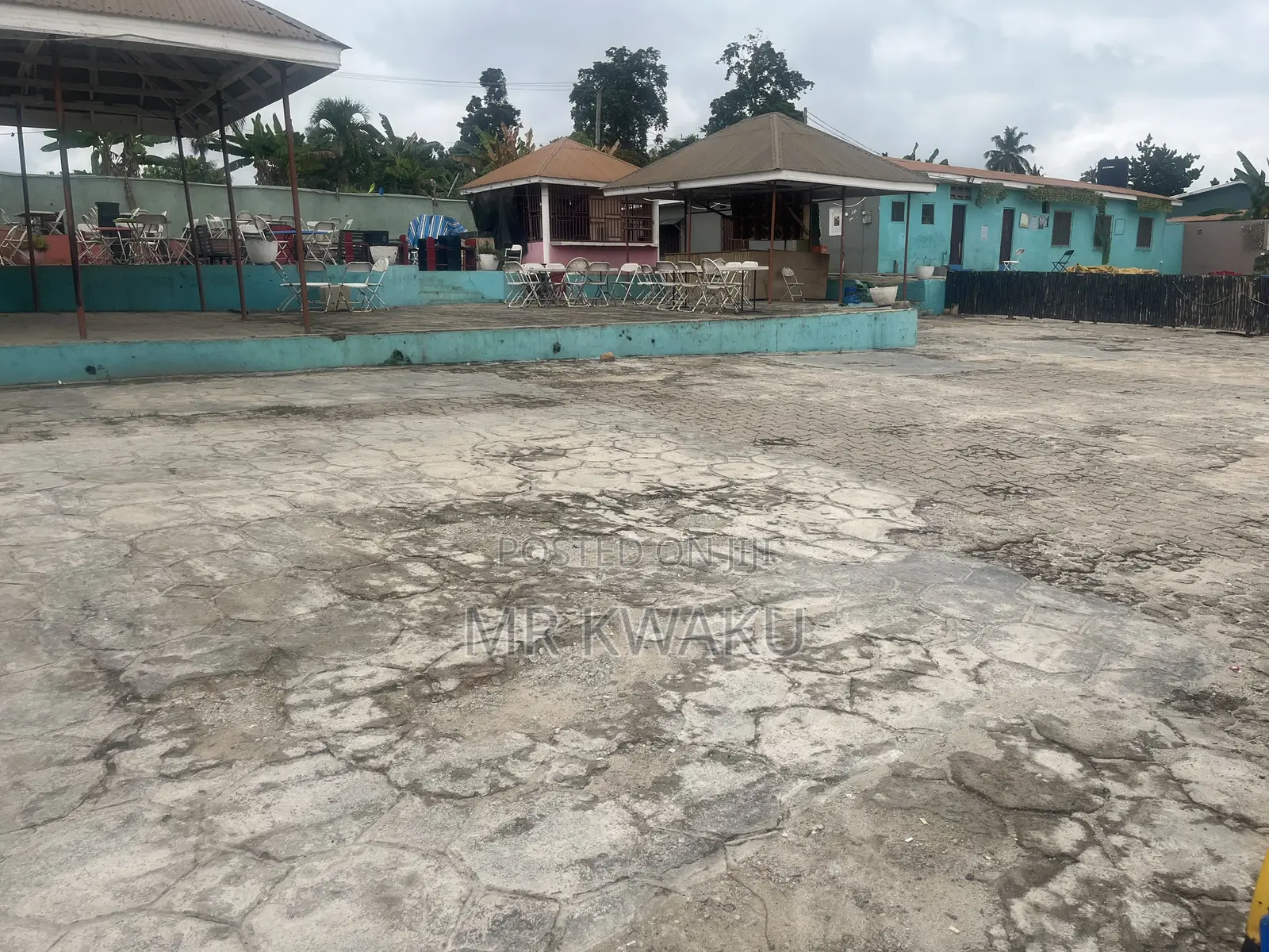 4 Large Plots to Let Is a Event Centre but Can Be Converted.