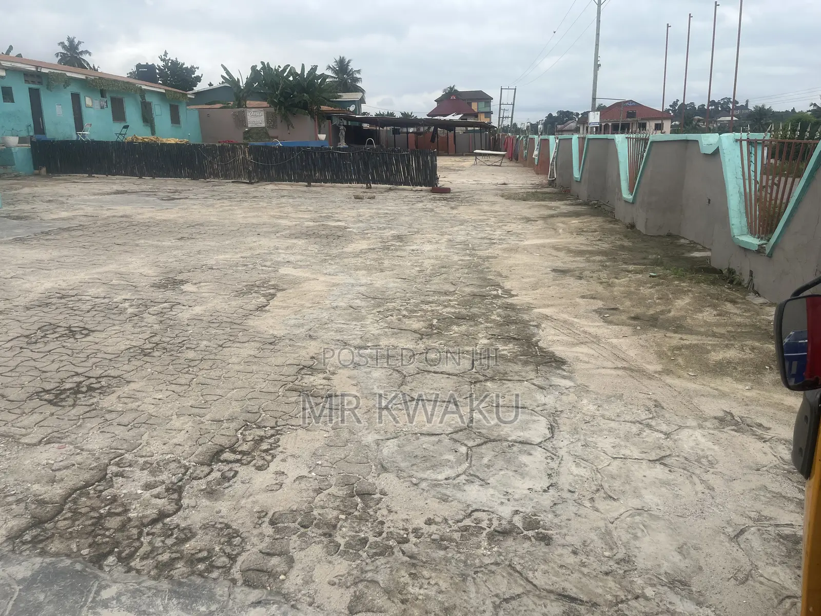 4 Large Plots to Let Is a Event Centre but Can Be Converted.