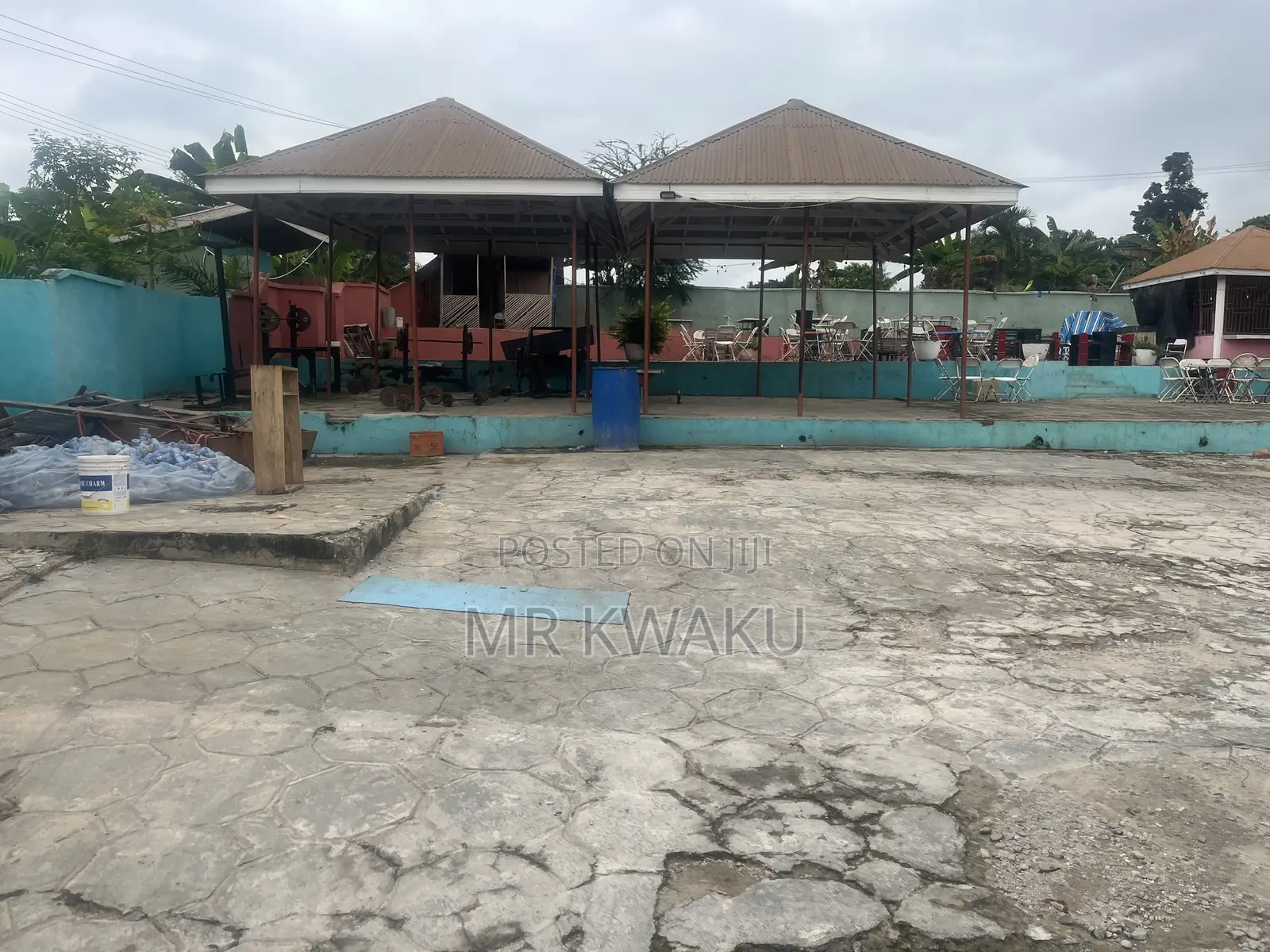 4 Large Plots to Let Is a Event Centre but Can Be Converted.