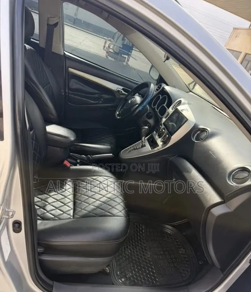 Toyota Matrix 2010 Silver