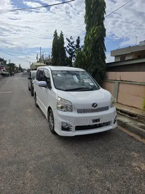 Toyota Voxy 2013 White