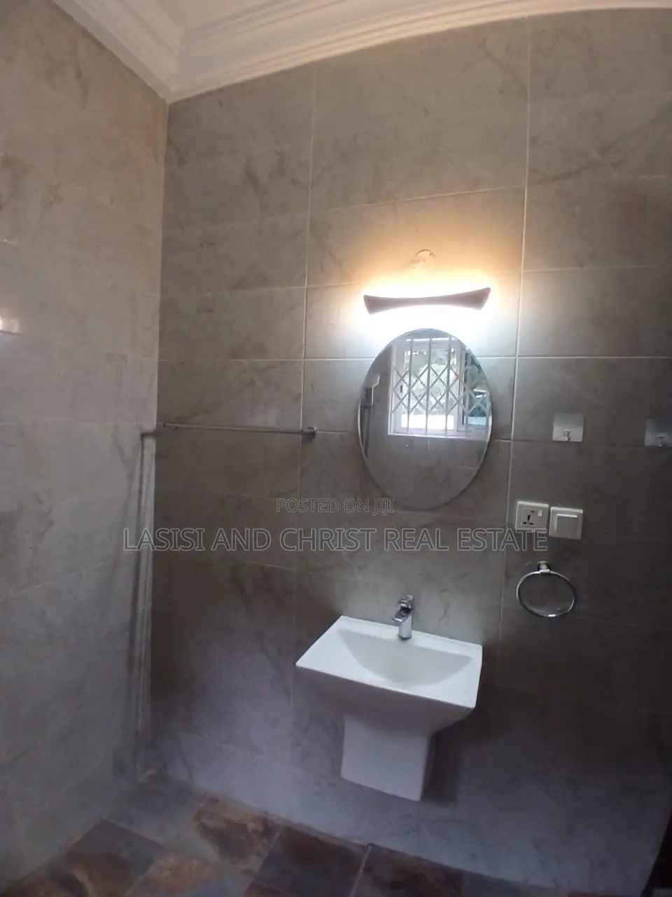 4bdrm House in Lasisi And Christ, Amasaman for rent
