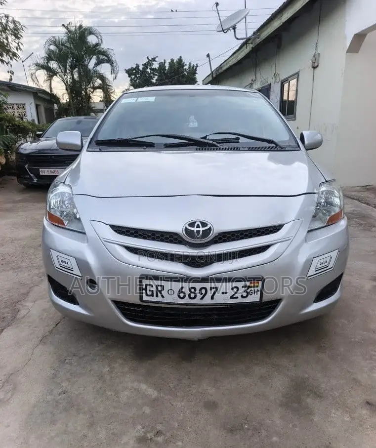 Toyota Belta 2010 Silver