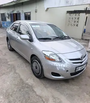Toyota Belta 2010 Silver