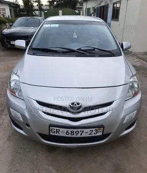 Toyota Belta 2010 Silver