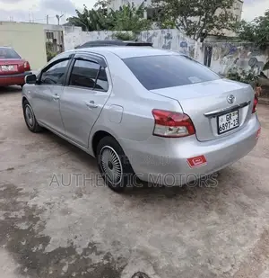 Toyota Belta 2010 Silver