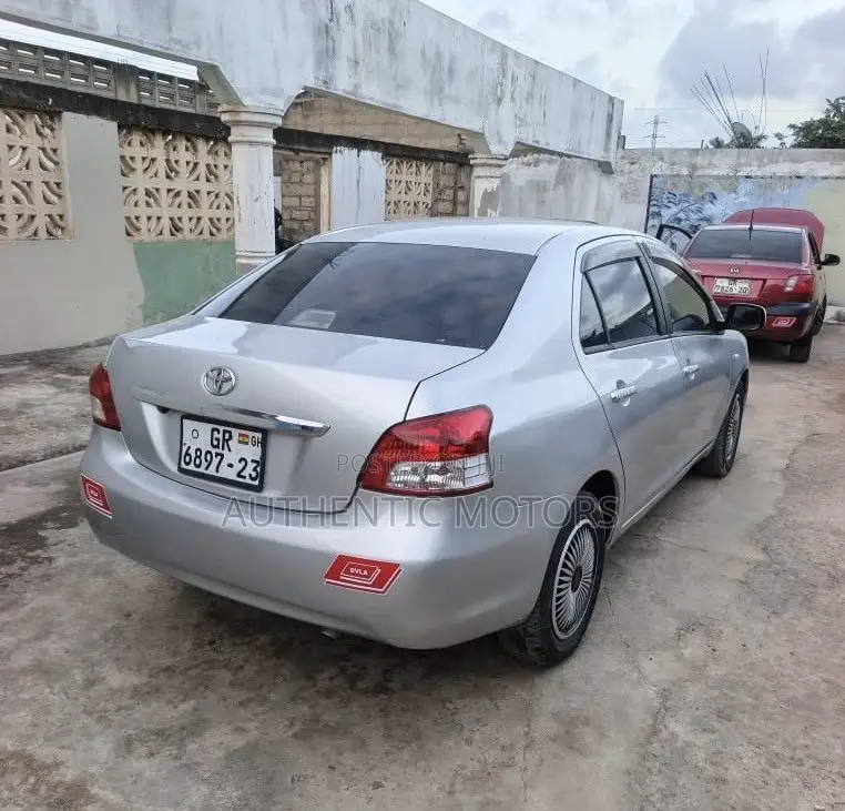 Toyota Belta 2010 Silver