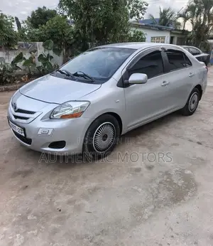 Toyota Belta 2010 Silver