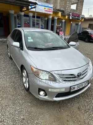 Toyota Corolla LE 4dr Sedan (1.8L 4cyl 4A) 2013 Silver