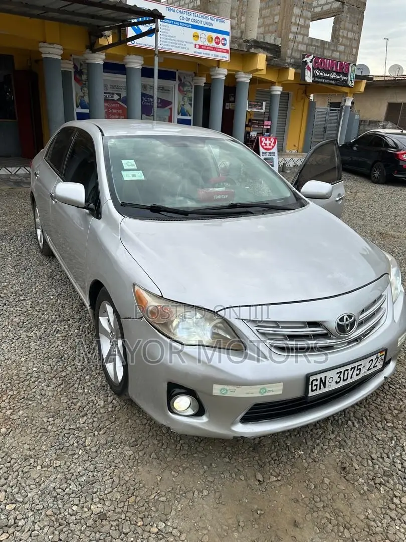 Toyota Corolla LE 4dr Sedan (1.8L 4cyl 4A) 2013 Silver