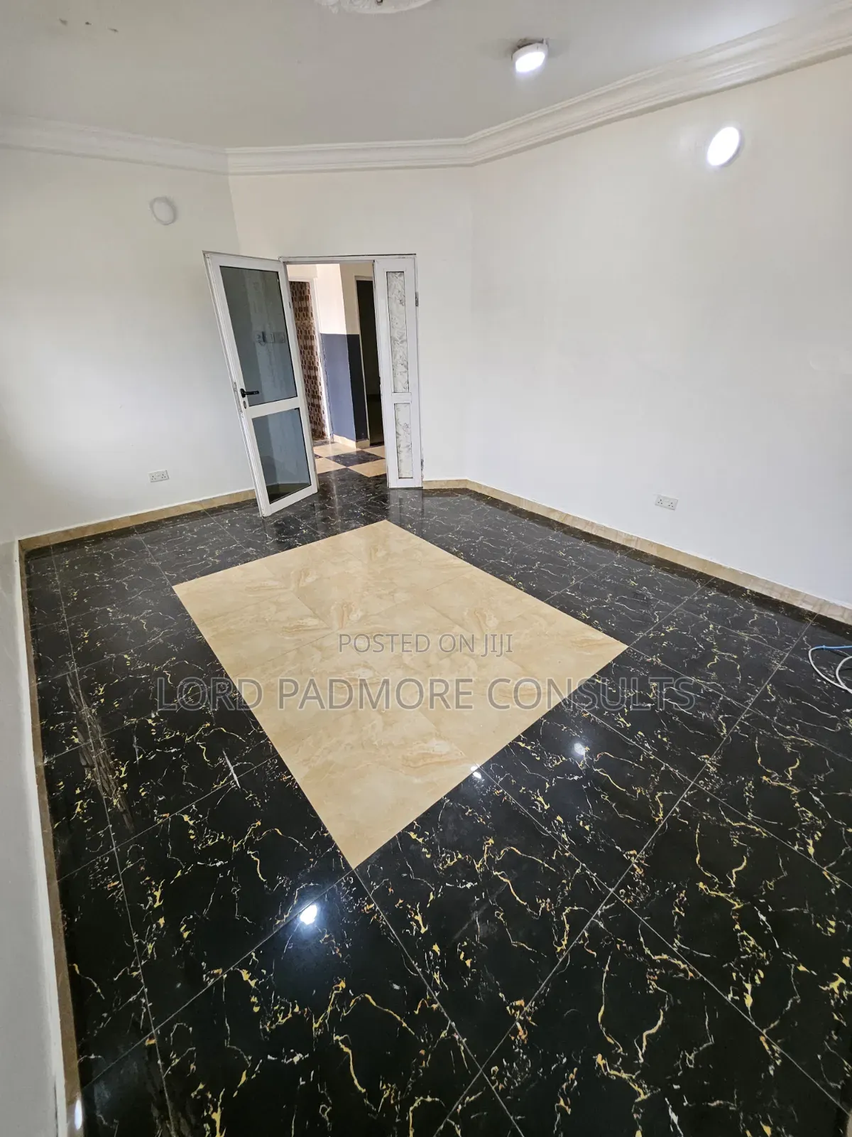 2bdrm Apartment in Ogbojo-Eastlegon, American House for rent
