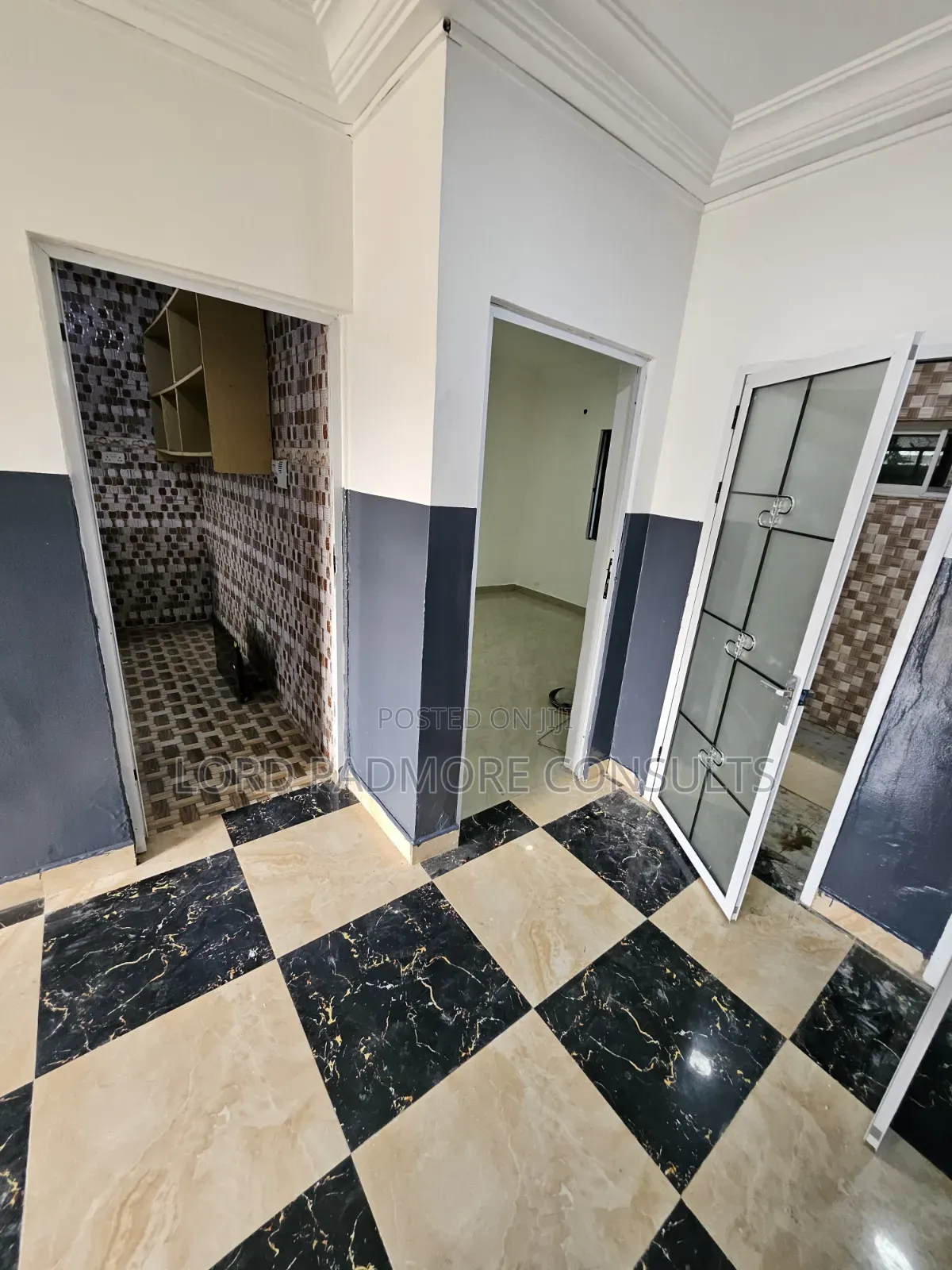 2bdrm Apartment in Ogbojo-Eastlegon, American House for rent