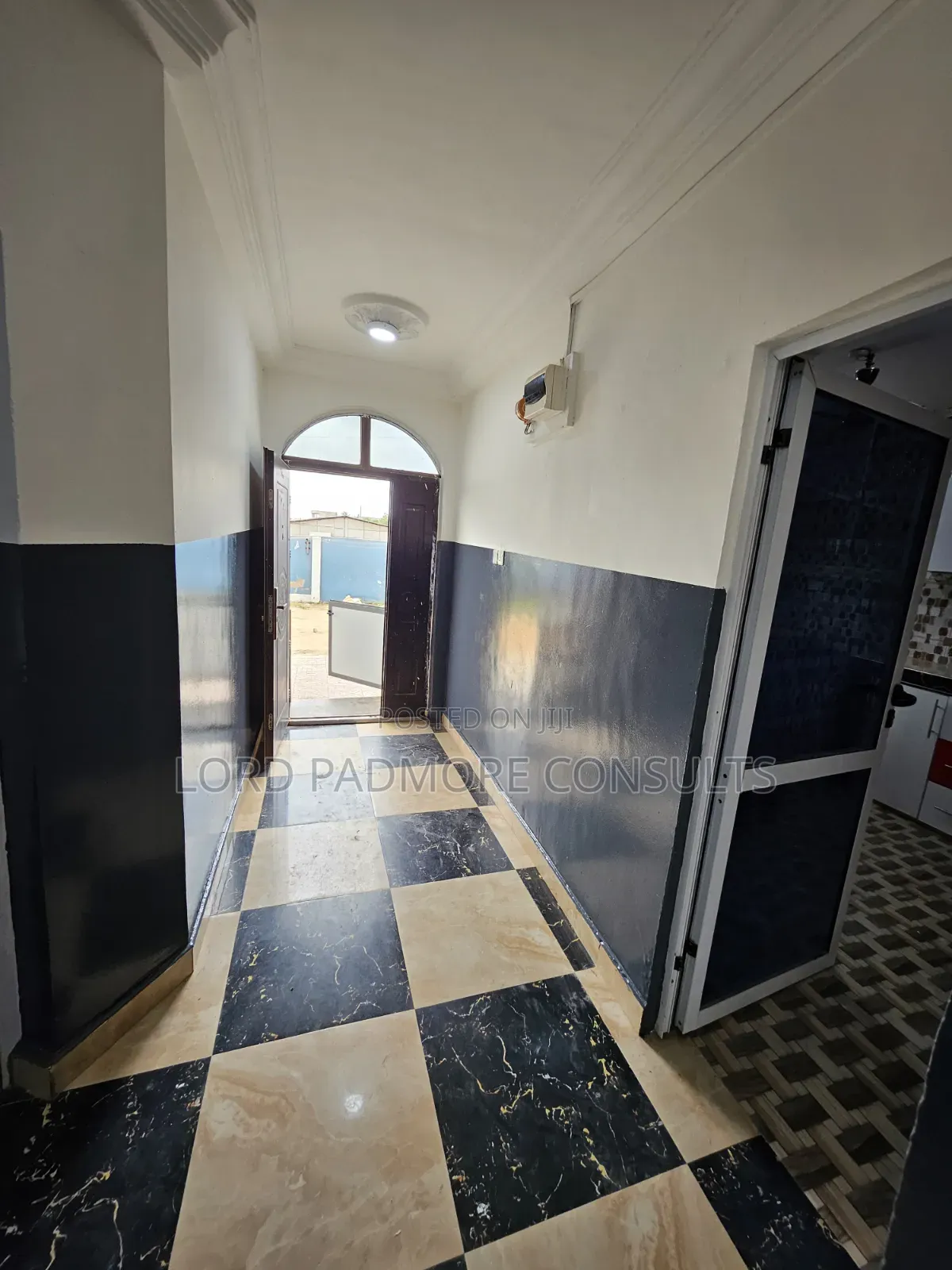 2bdrm Apartment in Ogbojo-Eastlegon, American House for rent