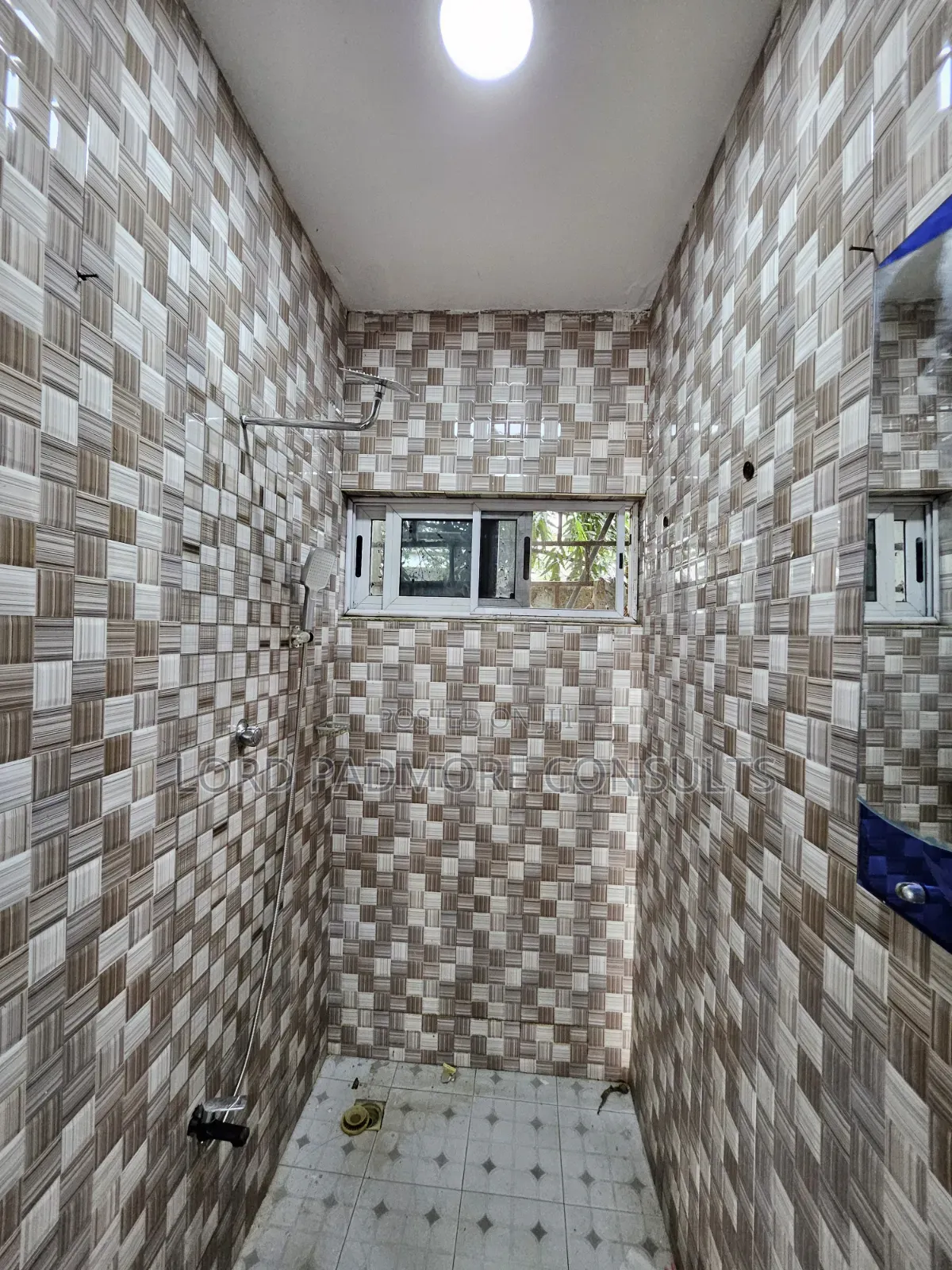 2bdrm Apartment in Ogbojo-Eastlegon, American House for rent