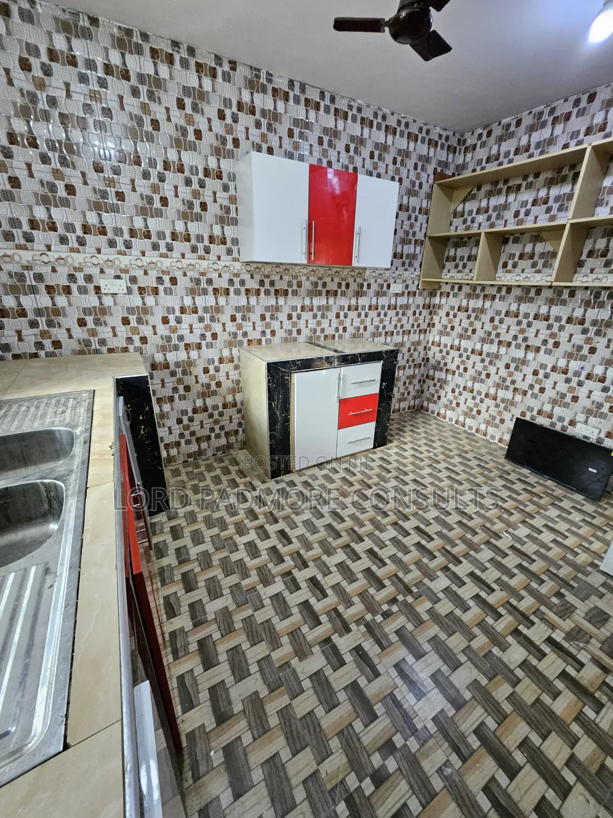 2bdrm Apartment in Ogbojo-Eastlegon, American House for rent