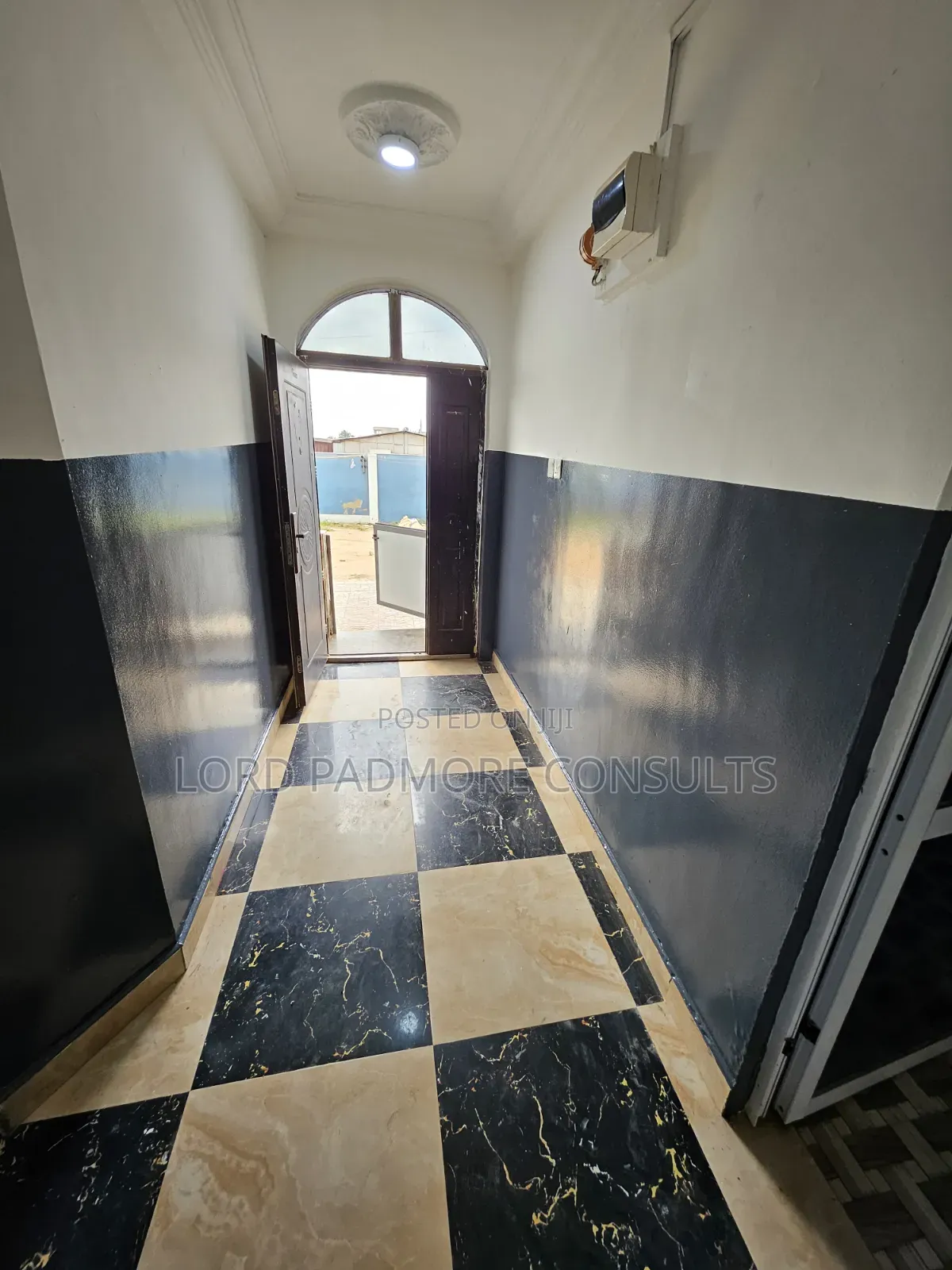 2bdrm Apartment in Ogbojo-Eastlegon, American House for rent