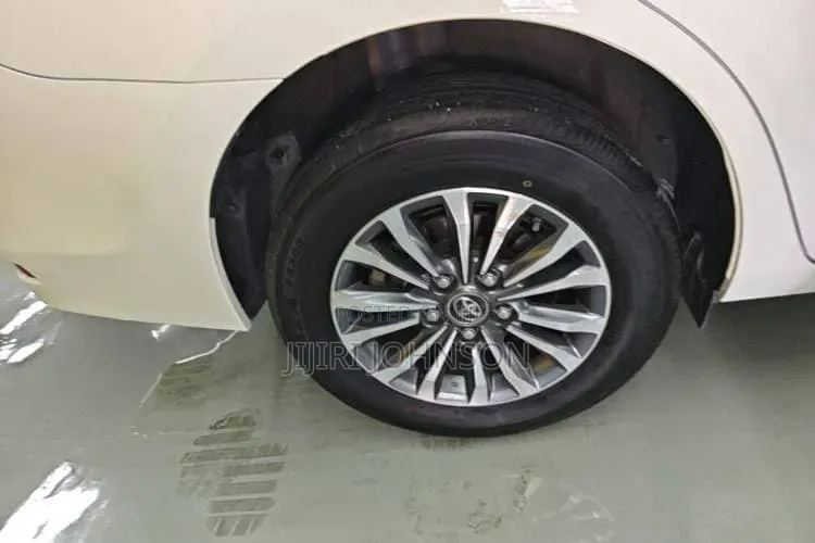 Toyota Corolla 2018 White