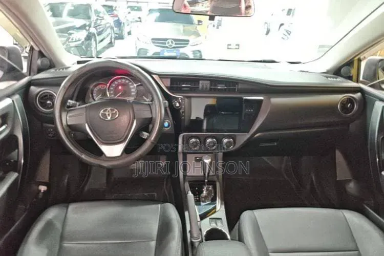 Toyota Corolla 2018 White