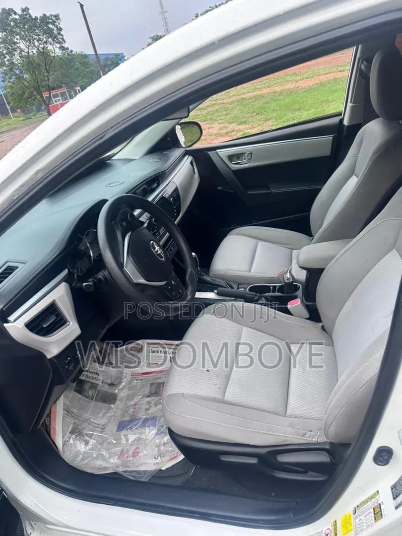 Toyota Corolla S w/Special Edition Pkg (1.8L 4cyl CVT) 2016 White