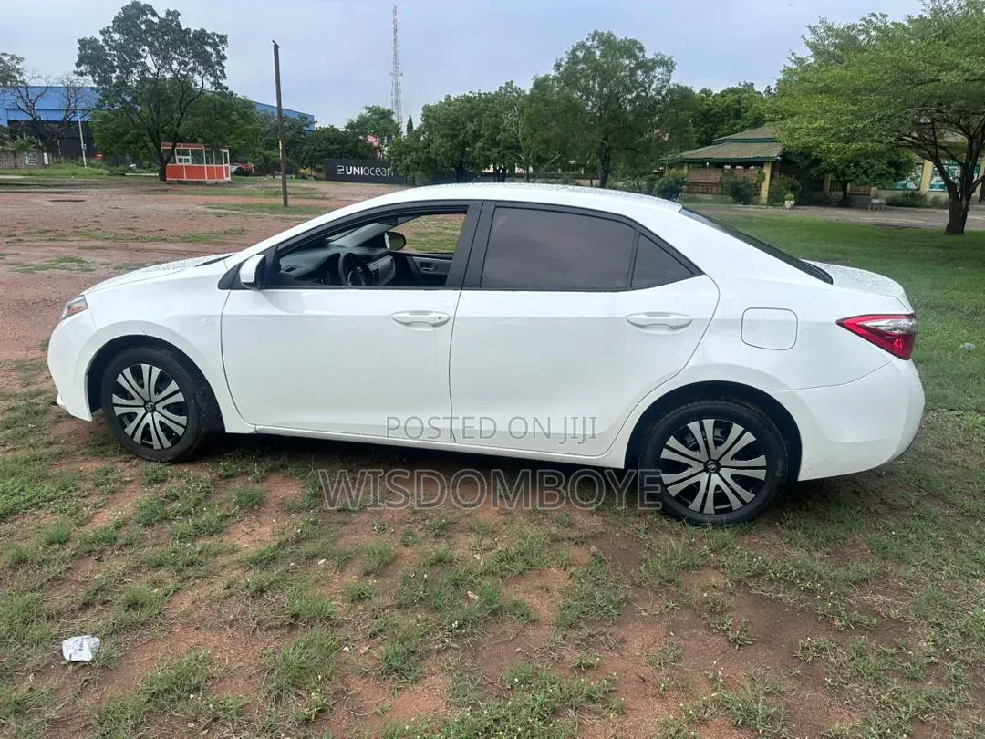Toyota Corolla S w/Special Edition Pkg (1.8L 4cyl CVT) 2016 White