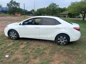 Toyota Corolla S w/Special Edition Pkg (1.8L 4cyl CVT) 2016 White