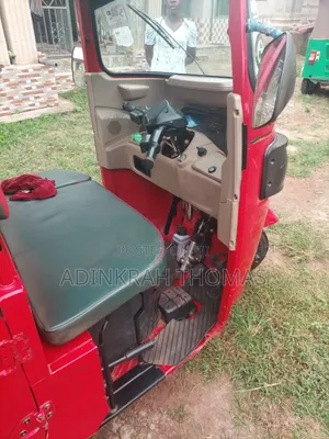 Bajaj RE 2025 Red