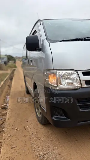 Toyota HiAce 2011 Silver