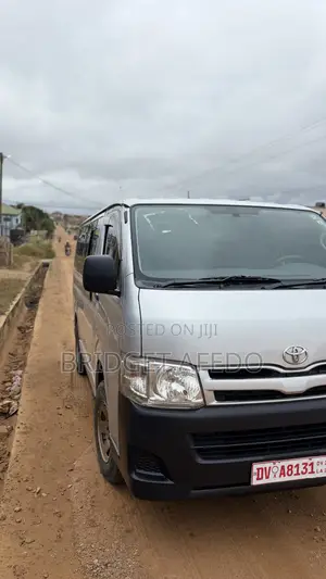 Toyota HiAce 2011 Silver