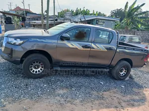 Toyota Hilux Revo Double Cab Petrol 2.7 AWD 2017 Gray