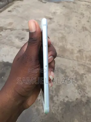 Apple iPhone 7 32 GB Silver