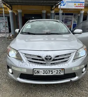 Toyota Corolla LE 4dr Sedan (1.8L 4cyl 4A) 2013 Silver