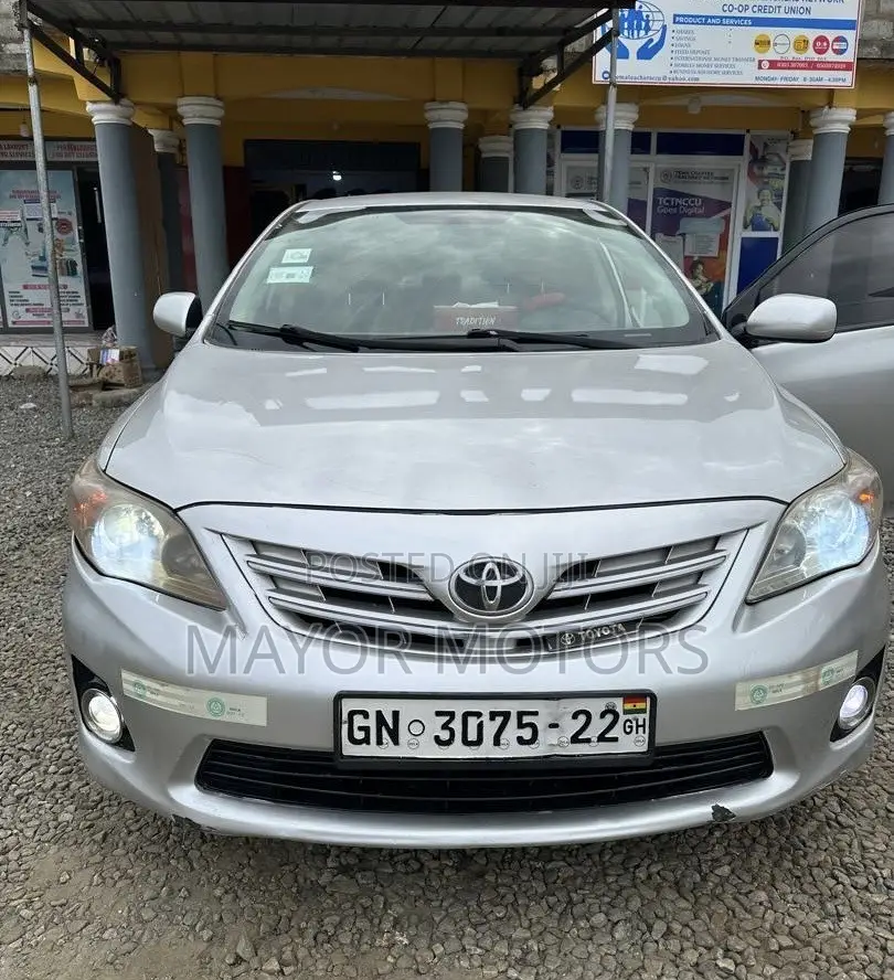 Toyota Corolla LE 4dr Sedan (1.8L 4cyl 4A) 2013 Silver