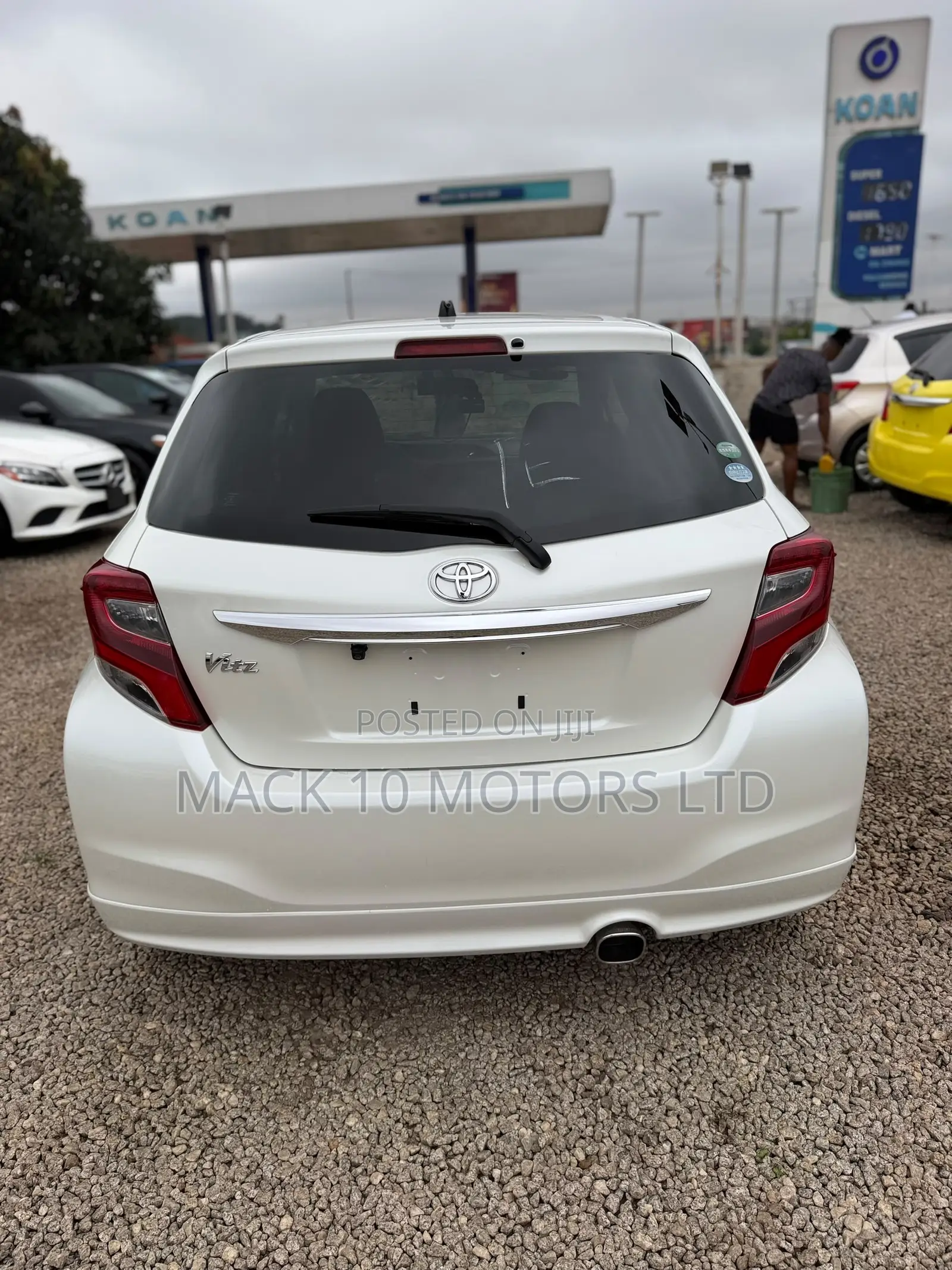 Toyota Vitz 1.5 FWD 3dr 2015 White
