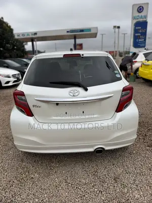 Toyota Vitz 1.5 FWD 3dr 2015 White