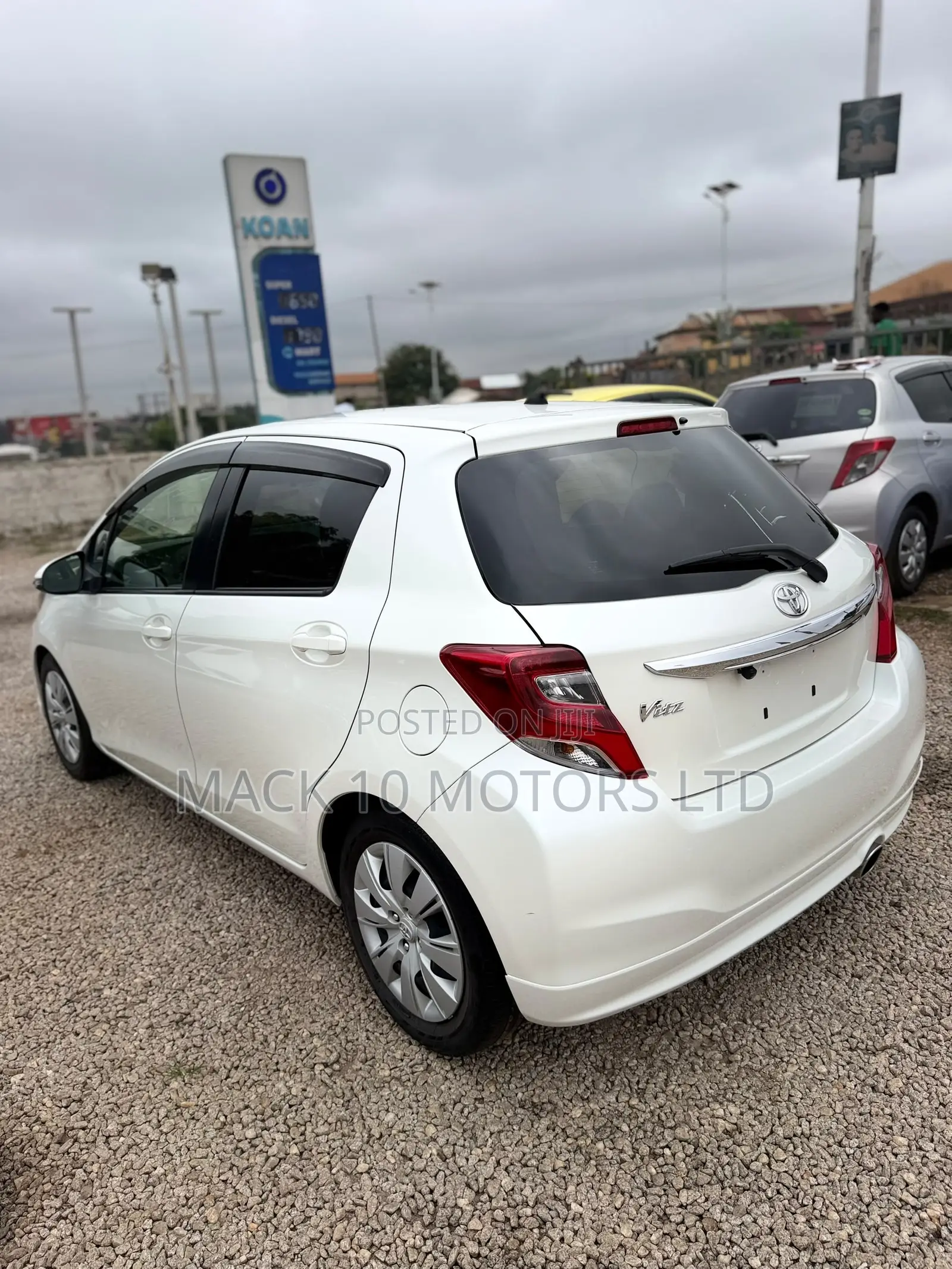 Toyota Vitz 1.5 FWD 3dr 2015 White