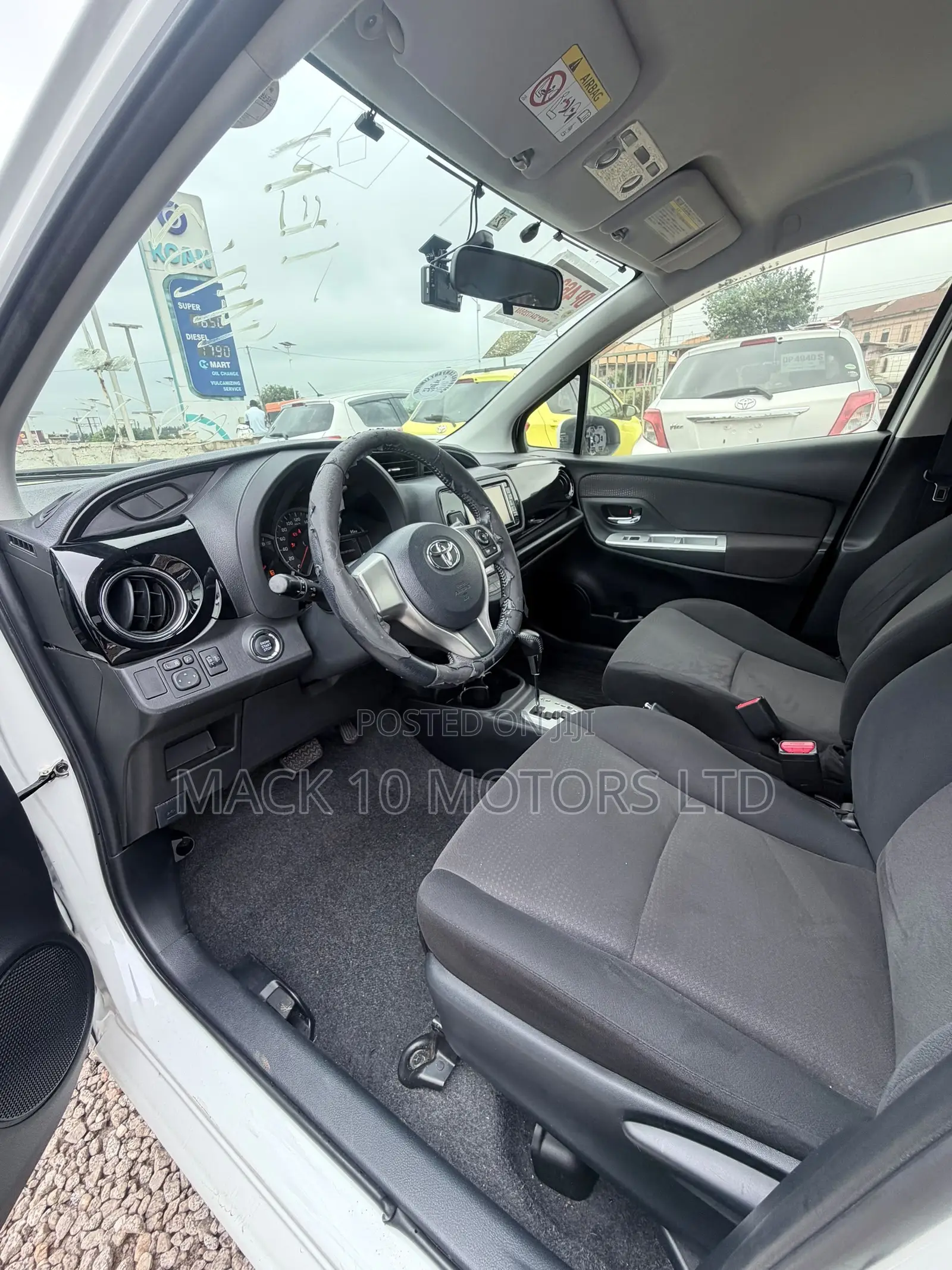 Toyota Vitz 1.5 FWD 3dr 2015 White