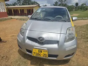 Toyota Vitz 1.0 FWD 3dr 2010 Silver
