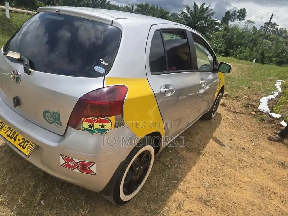 Toyota Vitz 1.0 FWD 3dr 2010 Silver