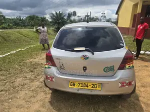 Toyota Vitz 1.0 FWD 3dr 2010 Silver