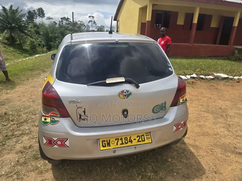 Toyota Vitz 1.0 FWD 3dr 2010 Silver
