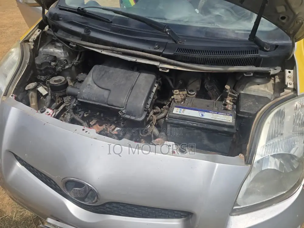 Toyota Vitz 1.0 FWD 3dr 2010 Silver