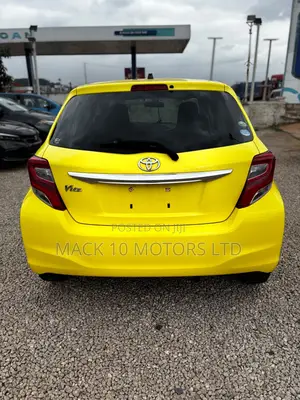Toyota Vitz 1.5 FWD 3dr 2015 Yellow