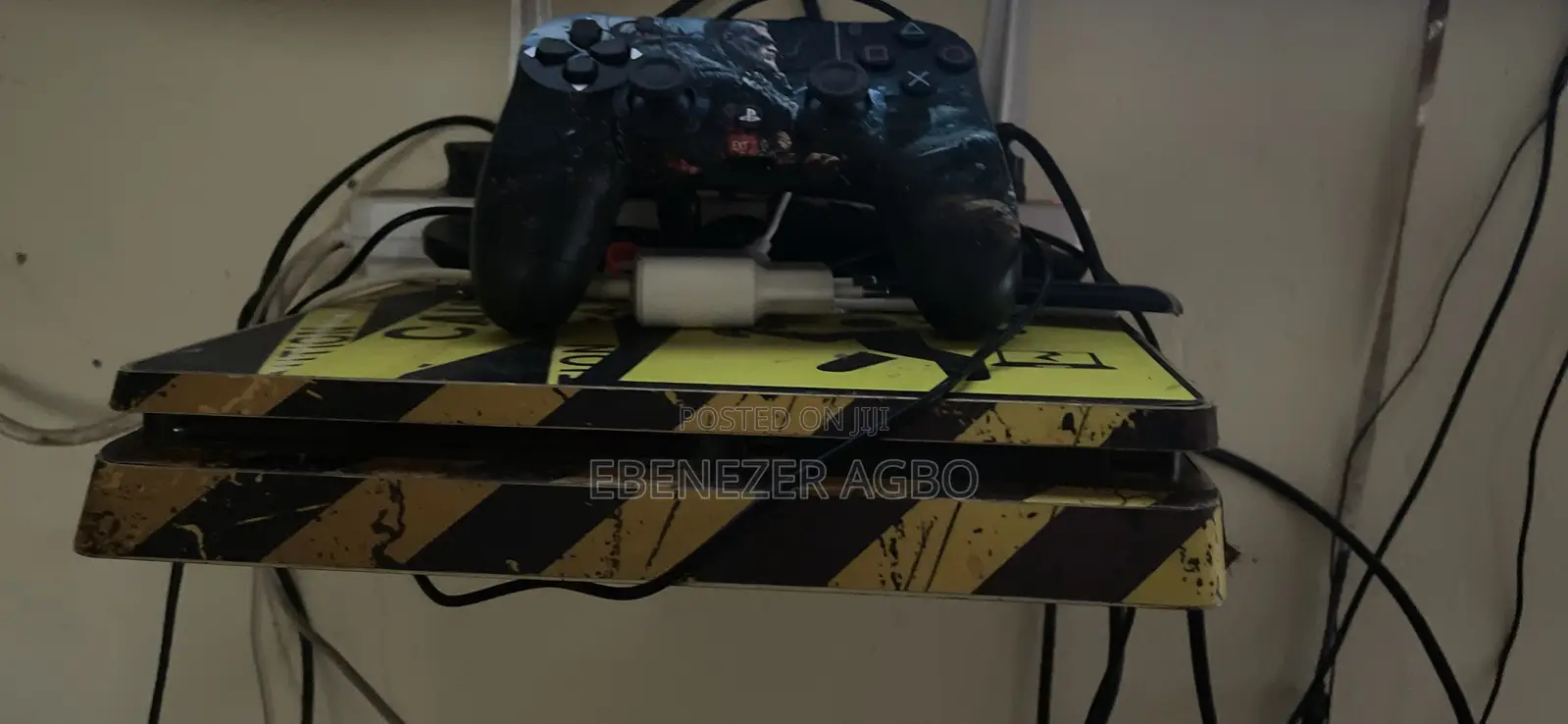 PS4 Jailbreak With Two Games and Two Controllers