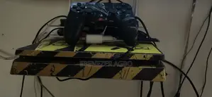 PS4 Jailbreak With Two Games and Two Controllers