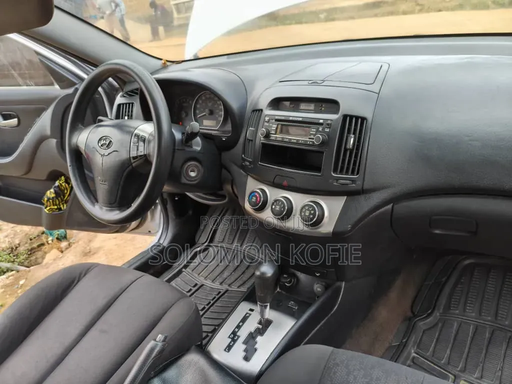Hyundai Elantra 2010 Silver